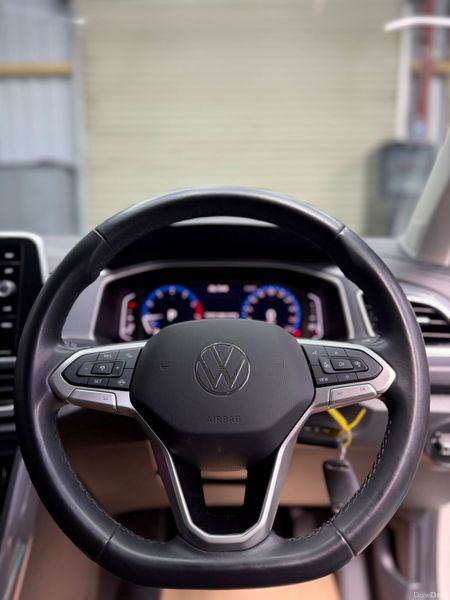 2023(232) Volkswagen T-Roc 1.5 Petrol - Automatic 390824713