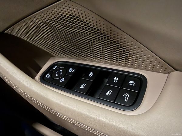 242 Porsche Panamera 4 E-Hybrid 390910933