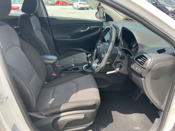 2018 HYUNDAI i30 1.4 PETROL LOW KMS SPOTLESS 391089613