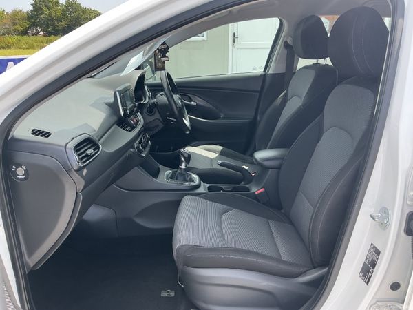 2018 HYUNDAI i30 1.4 PETROL LOW KMS SPOTLESS 391089615