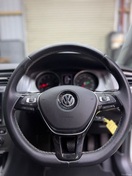 2015(152) VW Golf 1.2 Petrol  - Lounge spec! 391006381