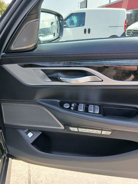 BMW 7-Series 2016 391007471