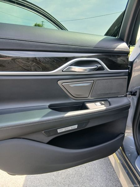 BMW 7-Series 2016 391007557