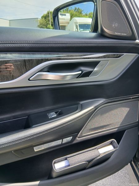 BMW 7-Series 2016 391007585