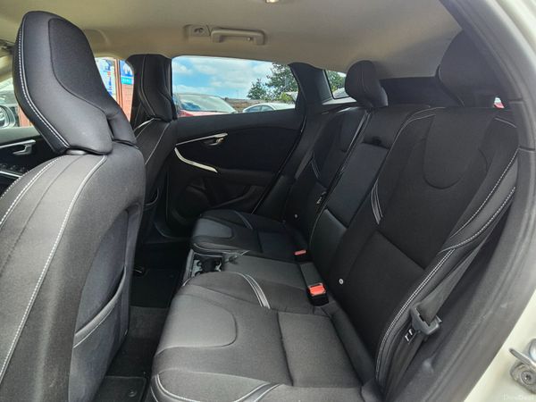 VOLVO V40 D4 2.0 DIESEL D4 AUTO NEW NCT 391140063