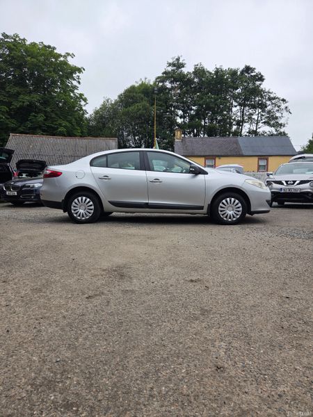 Clean Original Renault Fluence NCT Tax 391153321