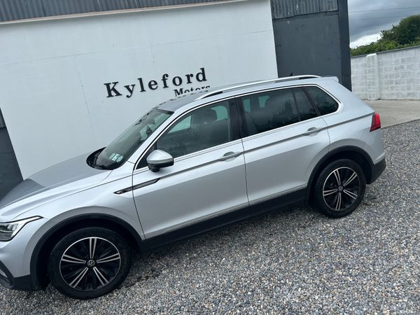 Volkswagen Tiguan 2021 391242165