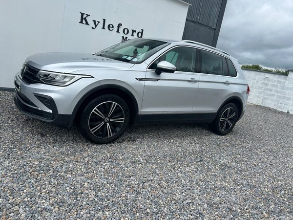 Volkswagen Tiguan 2021 391242167