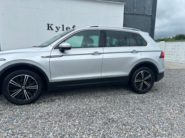 Volkswagen Tiguan 2021 391242171