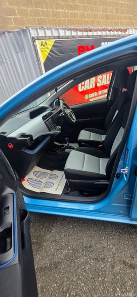 Toyota Aqua Hybrid 391253371