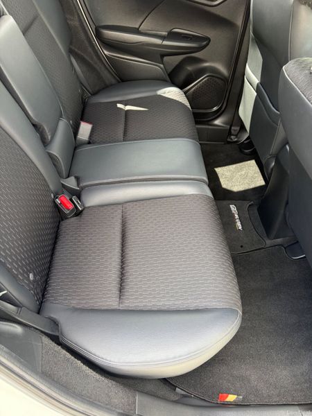 2015 Honda Fit (Jazz) 1.5 Hybrid Auto 391217465