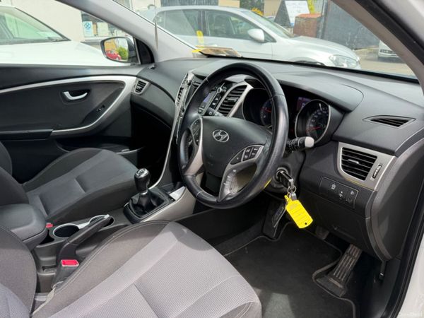 Hyundai i30 DELUXE 391379469