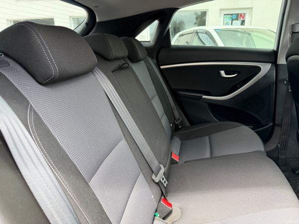 Hyundai i30 DELUXE 391379483