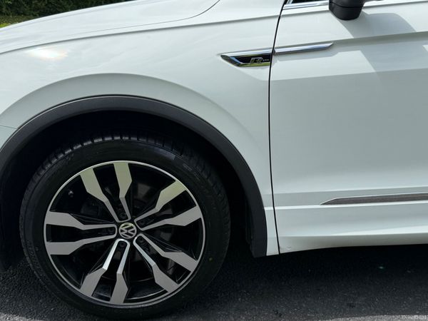 2019 Volkswagen Tiguan R-Line Panoramic Sunroof 391391843