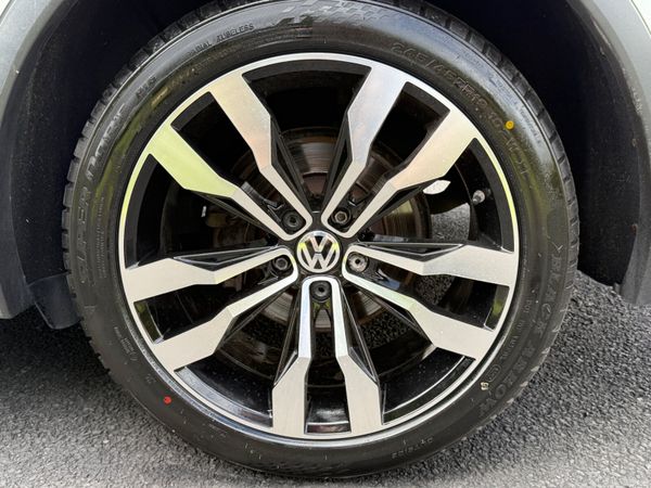 2019 Volkswagen Tiguan R-Line Panoramic Sunroof 391391845