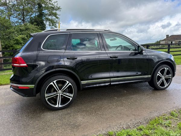 Deposit taken****2018 Volkswagen Touareg R-Line 391393327