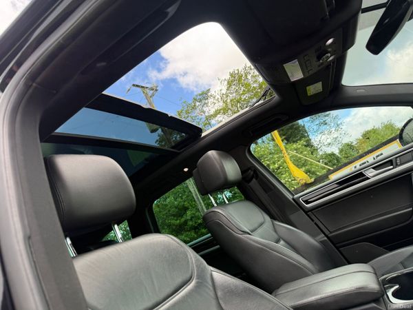 Deposit taken****2018 Volkswagen Touareg R-Line 391393331