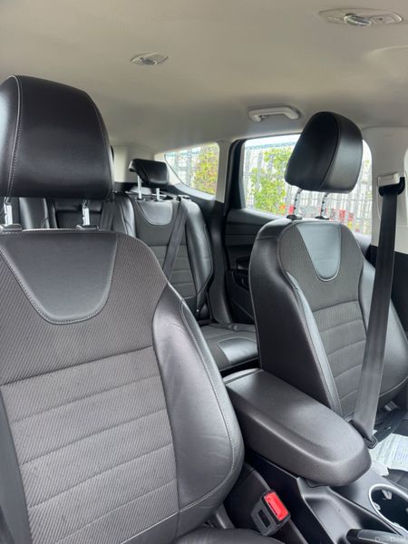 Ford Kuga 2015 titanium model 391318193