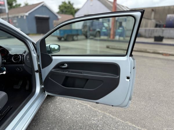 VW UP 2012 1.0L AUTOMATIC PETROL 391480289
