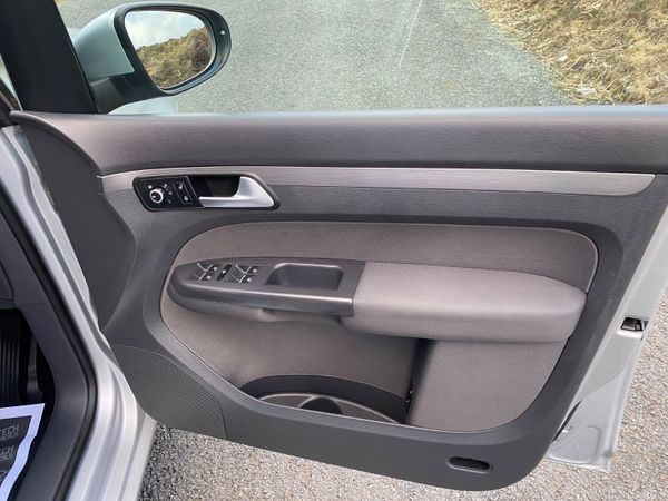 Volkswagen Touran 2015 7 seater 391485763