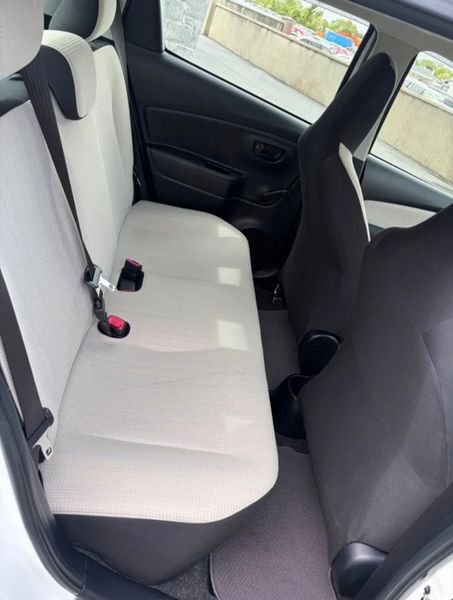 Toyota Vitz 2014 391423947