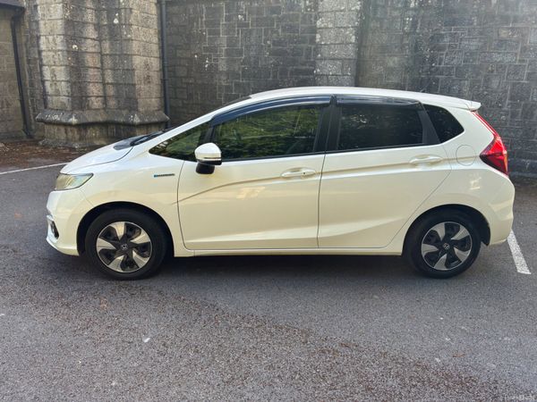 Honda Fit 2018  Automatic Hybrid 391437175