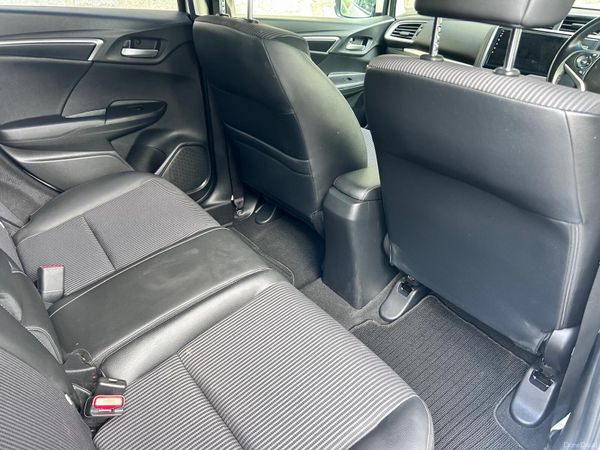Honda Fit 2018  Automatic Hybrid 391437289