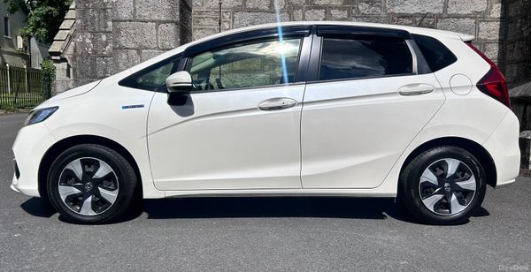 Honda Fit 2018  Automatic Hybrid 391437311
