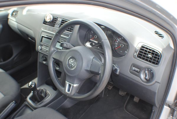 Volkswagen Polo 1.2 PETROL 2014 391551015