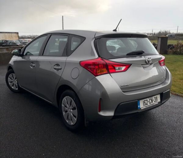 Toyota Auris 2015 391503229