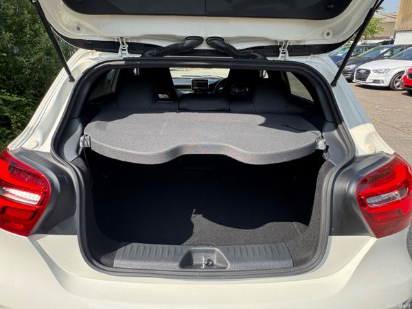 Mercedes A180 AMG SPORT 391698909