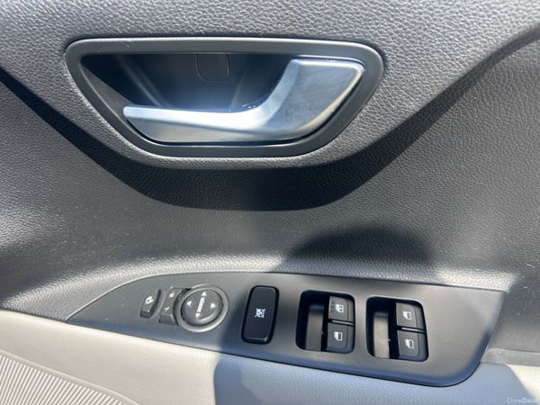 2018 KIA STONIC 1.4 PETROL K3 VERY LOW KMS 391618659