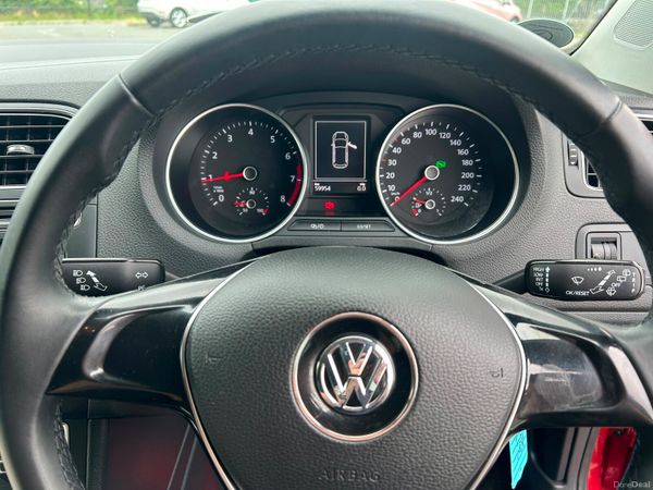 VOLKSWAGEN POLO 2015 AUTOMATIC 391792375