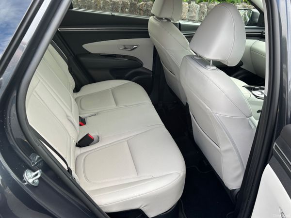Hyundai Tucson Executive Plus Hybrid only 53000 km 391714779