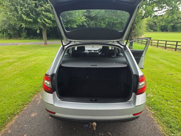 2018 Skoda Octavia Combi 1.6 TDI 391887597
