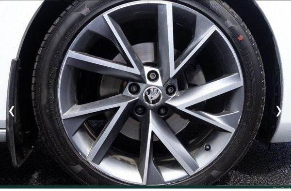 Skoda Superb 2018 391999929