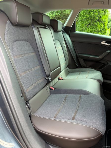 *Hybrid* Stunning 221 Seat Leon! 392067373