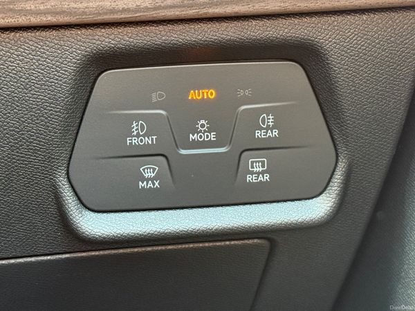 *Hybrid* Stunning 221 Seat Leon! 392067463