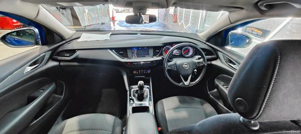 202 Opel Insignia 1.7 Diesel Manual 392140999