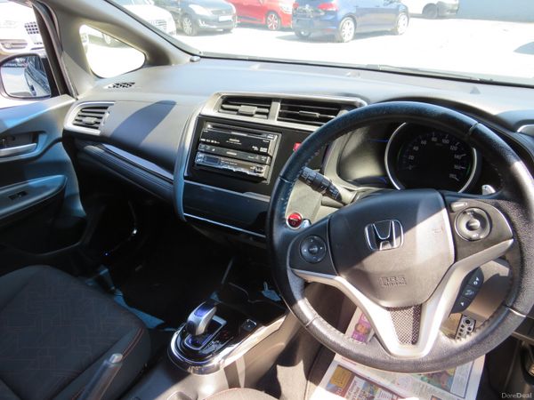 17 HONDA FIT PETROL HYBRID AUTOMATIC 392237647