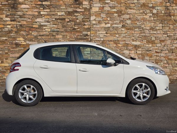 141 Peugeot 208 1.2 Petrol 392362097
