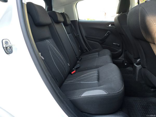 141 Peugeot 208 1.2 Petrol 392362105