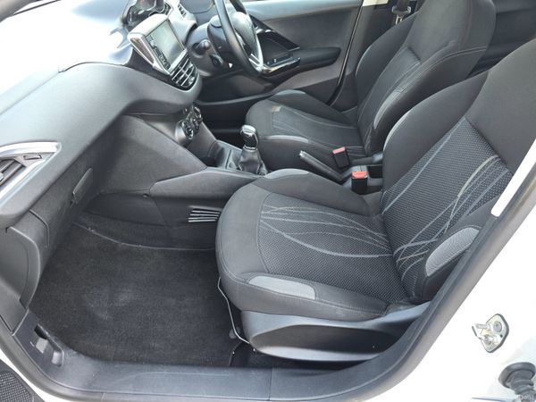 141 Peugeot 208 1.2 Petrol 392362107