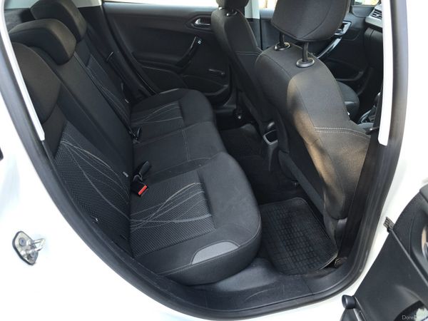 141 Peugeot 208 1.2 Petrol 392362109