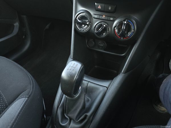141 Peugeot 208 1.2 Petrol 392362113