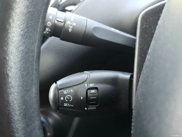 141 Peugeot 208 1.2 Petrol 392362115