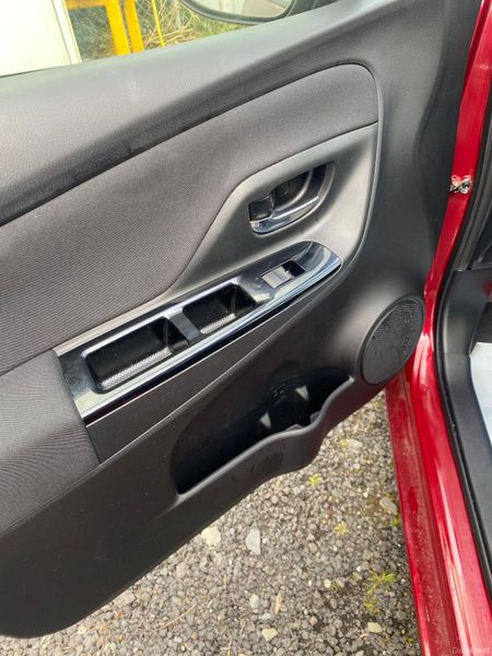 Toyota Vitz 2019. 1.5L Hybrid push start automatic 392375787