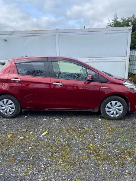 Toyota Vitz 2019. 1.5L Hybrid push start automatic 392375793