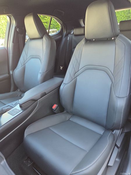 Lexus UX 2023 // LOW LOW MILEAGE 392326411