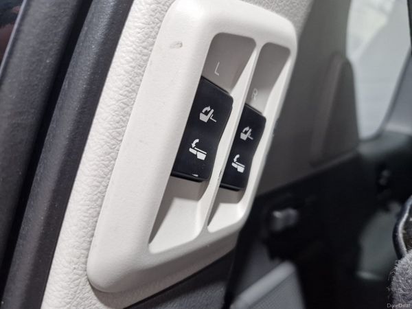 2012 Toyota Landcruiser 7 SEATS 3.0 D4D Automatic 392334869